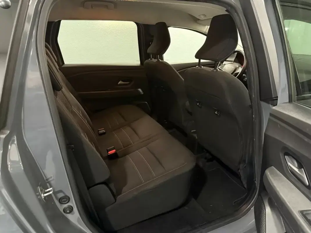 Dacia Jogger 2023 - 15950 EUR, 108079 km - AUTO.MOTO.pt - 108079km - foto 10 de 41