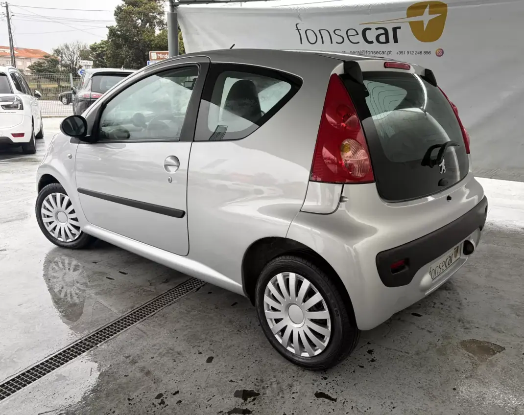 Peugeot 107 2008 - 7990 EUR, 77532 km - AUTO.MOTO.pt - 77532km - foto 4 de 12