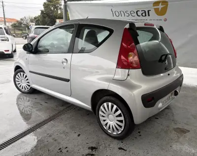 Peugeot 107 2008 - 7990 EUR, 77532 km - AUTO.MOTO.pt - 77532km - foto 4 de 12