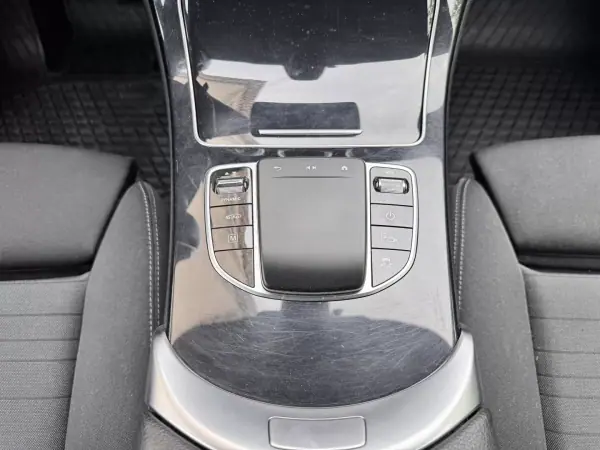 Mercedes-Benz GLC 300 2021 - 35900 EUR, 157354 km - AUTO.MOTO.pt - 157354km - foto 18 de 22
