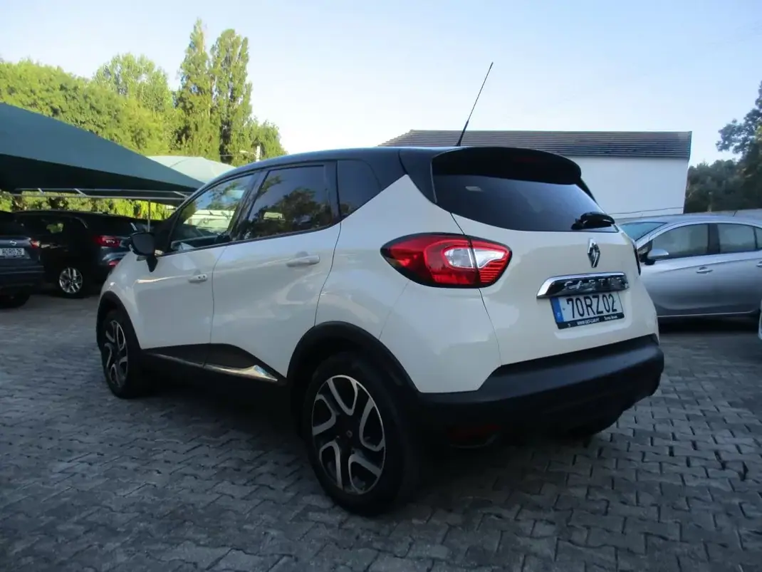 Renault Captur 2015 - 9990 EUR, 130000 km - 130000km - foto 4 de 22