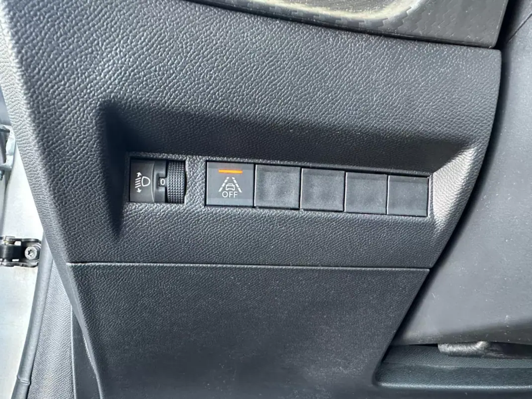 Peugeot 208 2023 - 16900 EUR, 27566 km - AUTO.MOTO.pt - 27566km - foto 20 de 36