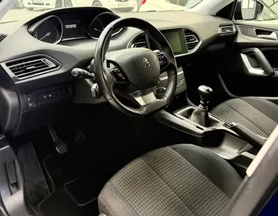 Peugeot 308 2020 - 10999 EUR, 96028 km - AUTO.MOTO.pt - 96028km - foto 7 de 21
