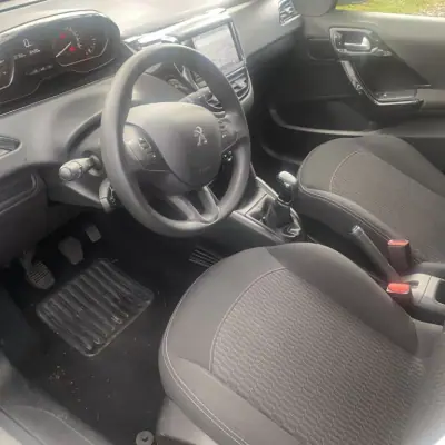 Peugeot 208 2016 - 9990 EUR, 103782 km - AUTO.MOTO.pt - 103782km - foto 19 de 19