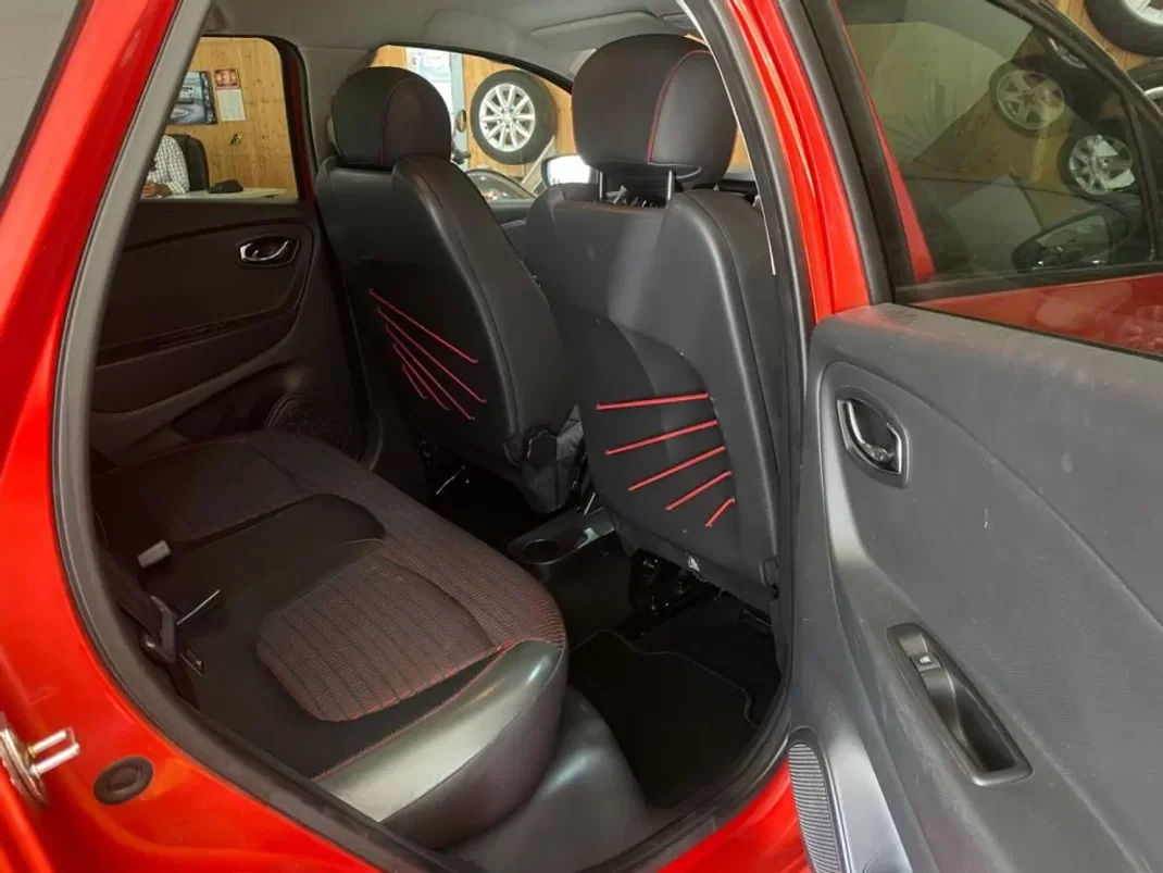 Renault Captur 2015 - 14900 EUR, 139000 km - AUTO.MOTO.pt - 139000km - foto 19 de 20