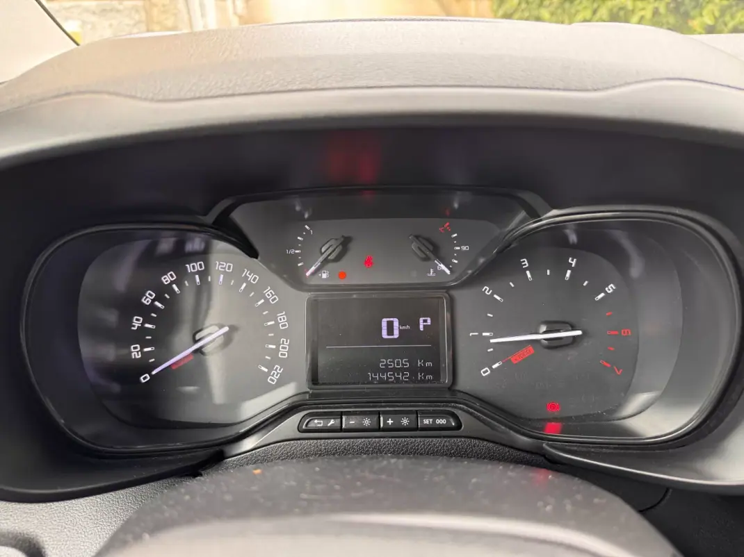 Citroën 2020 - 16500 EUR, 144542 km - AUTO.MOTO.pt - 144542km - foto 9 de 19