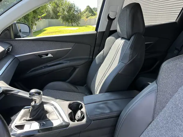 Peugeot 3008 2018 - 14900 EUR, 200000 km - AUTO.MOTO.pt - 200000km - foto 31 de 63