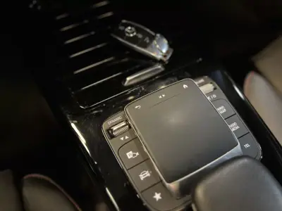 Mercedes-Benz CLA 180 2021 - 24990 EUR, 135000 km - AUTO.MOTO.pt - 135000km - foto 35 de 41