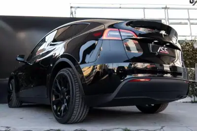 Tesla Model Y 2023 - 36990 EUR, 86000 km - AUTO.MOTO.pt - 86000km - foto 15 de 33