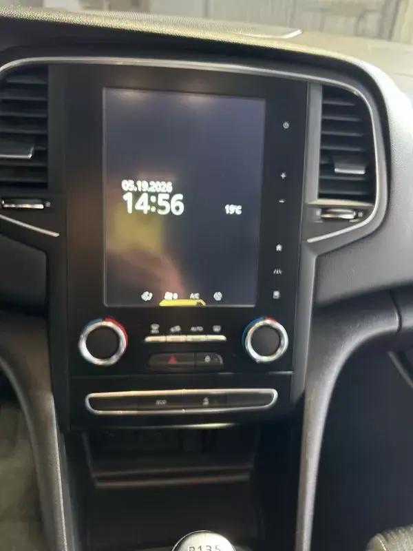 Renault Mégane 2019 - 14250 EUR, 135000 km - AUTO.MOTO.pt - 135000km - foto 23 de 36