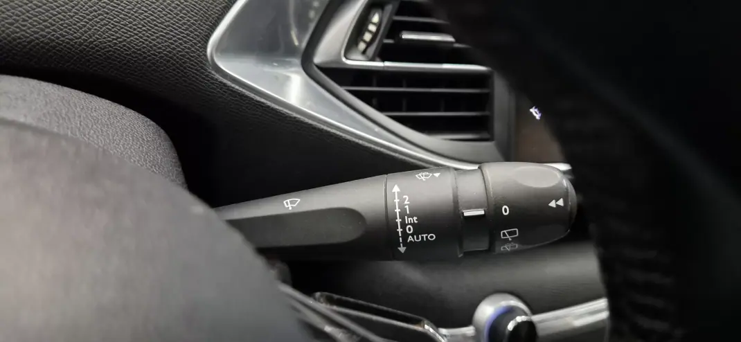 Peugeot 308 SW 2016 - 9490 EUR, 123000 km - AUTO.MOTO.pt - 123000km - foto 15 de 27