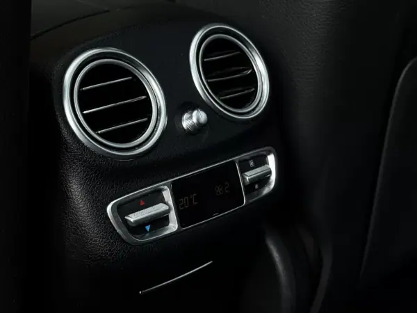 Mercedes-Benz E 300 2019 - 33490 EUR, 105000 km - AUTO.MOTO.pt - 105000km - foto 33 de 46