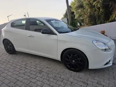Alfa Romeo Giulietta 2015 - 13500 EUR, 148000 km - AUTO.MOTO.pt - 148000km - foto 2 de 49