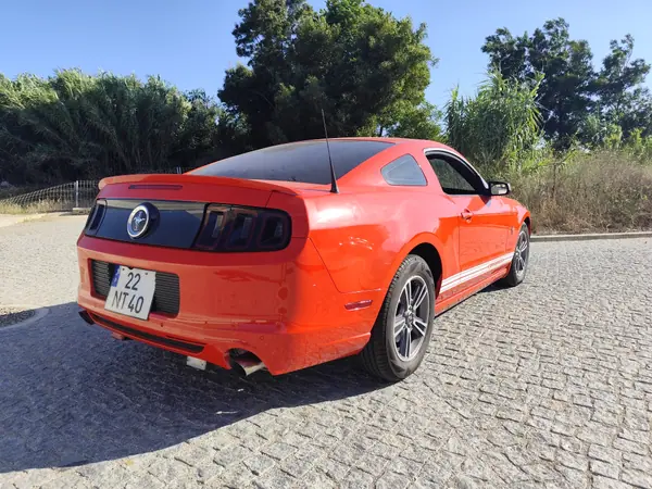 Ford Mustang 2013 - 27500 EUR, 32000 km - AUTO.MOTO.pt - 32000km - foto 5 de 15
