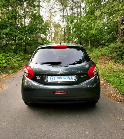 Peugeot 208 2012 - 8990 EUR, 124000 km - AUTO.MOTO.pt - 124000km - foto 6 de 25