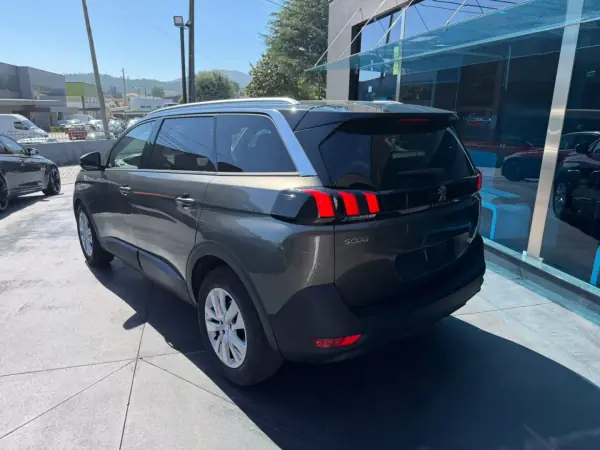 Peugeot 5008 2019 - 16500 EUR, 119000 km - AUTO.MOTO.pt - 119000km - foto 4 de 10