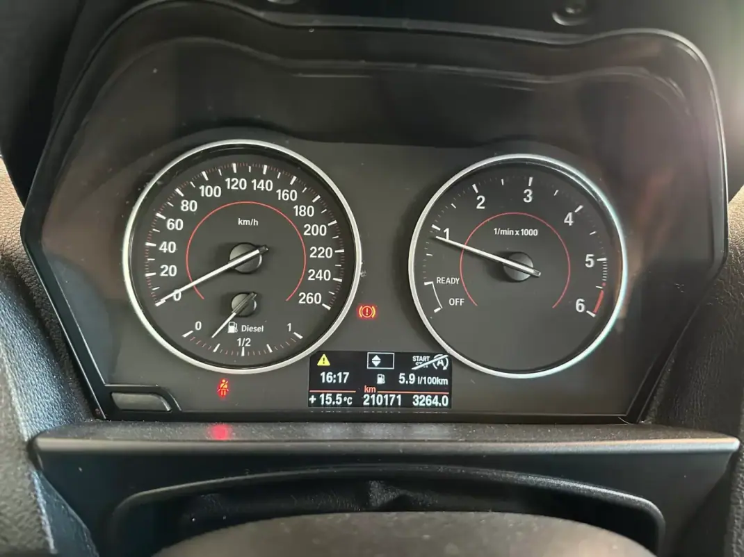 BMW 116 2011 - 13900 EUR, 210181 km - AUTO.MOTO.pt - 210181km - foto 14 de 22