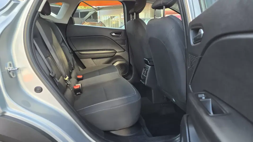 Renault Captur 2020 - 16000 EUR, 75000 km - AUTO.MOTO.pt - 75000km - foto 18 de 21