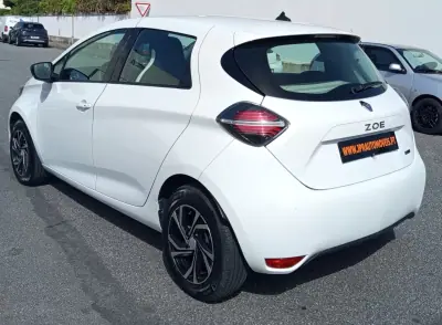 Renault Zoe 2020 - 13990 EUR, 24000 km - AUTO.MOTO.pt - 24000km - foto 7 de 17