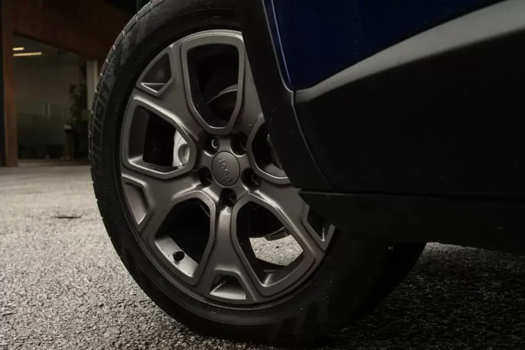 Jeep Renegade 2020 - 15999 EUR, 98800 km - AUTO.MOTO.pt - 98800km - foto 10 de 27