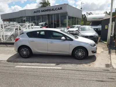 Opel Astra 2013 - 9900 EUR, 179980 km - AUTO.MOTO.pt - 179980km - foto 2 de 35