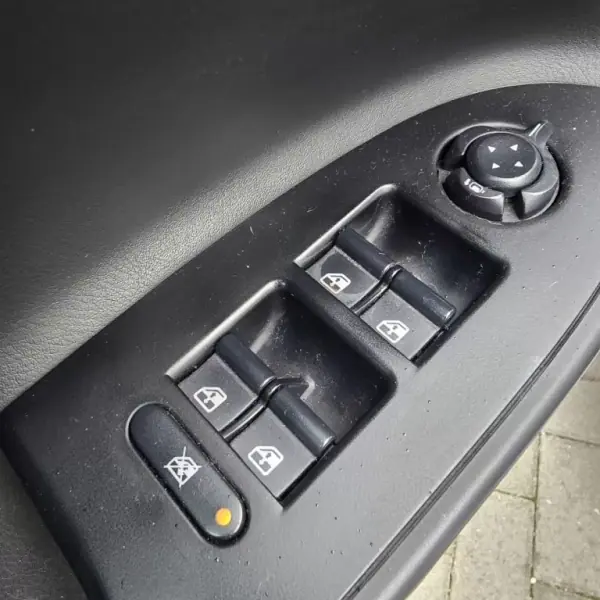 Alfa Romeo Giulietta 2016 - 10950 EUR, 172955 km - AUTO.MOTO.pt - 172955km - foto 22 de 32