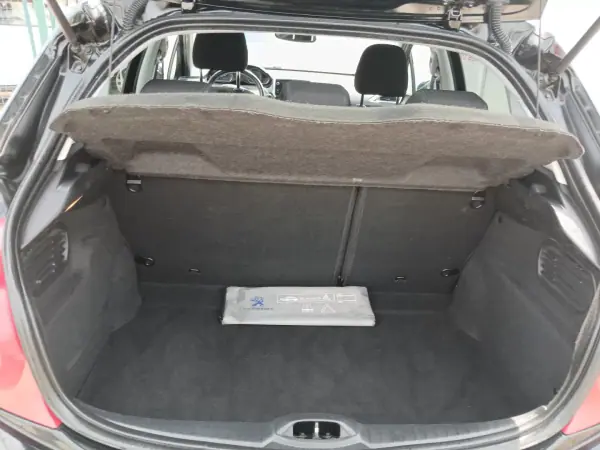 Peugeot 208 2013 - 7450 EUR, 80448 km - AUTO.MOTO.pt - 80448km - foto 25 de 25
