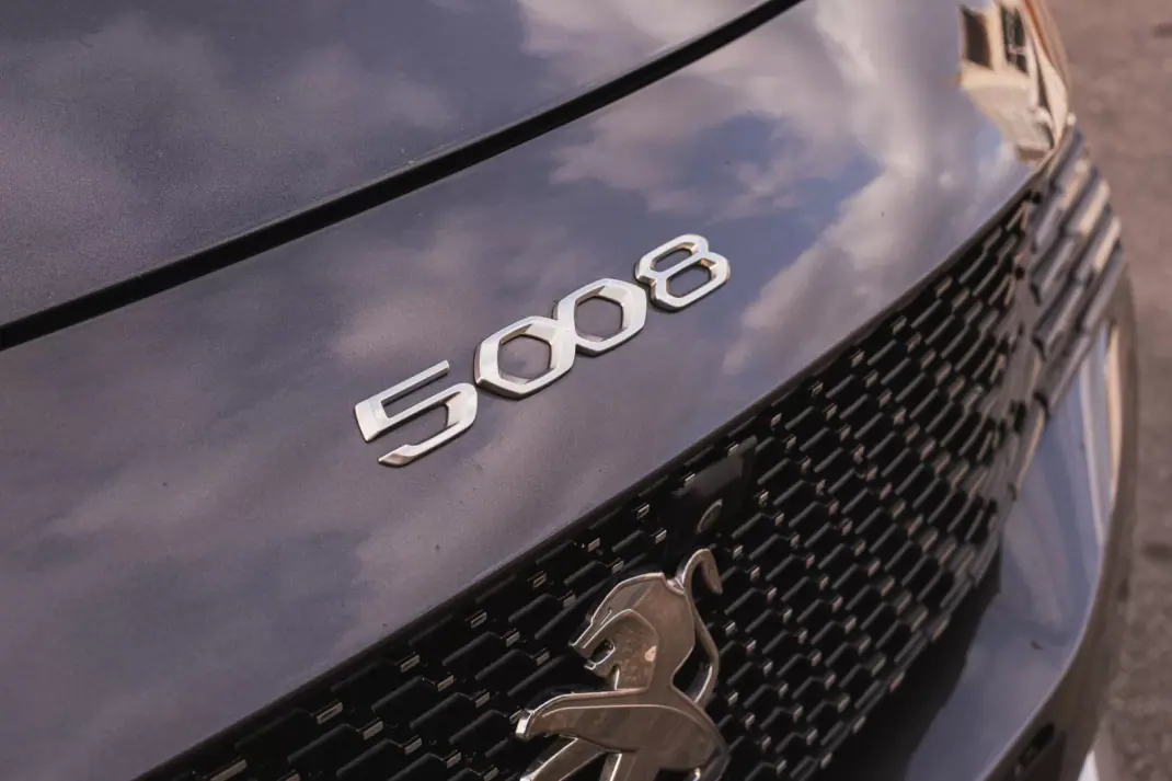 Peugeot 5008 2021 - 24000 EUR, 128300 km - AUTO.MOTO.pt - 128300km - foto 5 de 23