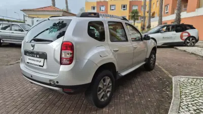 Dacia Duster 2015 - 12480 EUR, 105000 km - AUTO.MOTO.pt - 105000km - foto 4 de 16