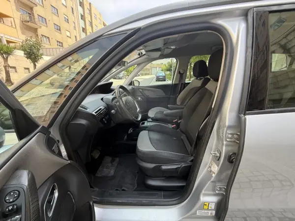Citroën C4 Grand Picasso 2014 - 8950 EUR, 217000 km - AUTO.MOTO.pt - 217000km - foto 10 de 16