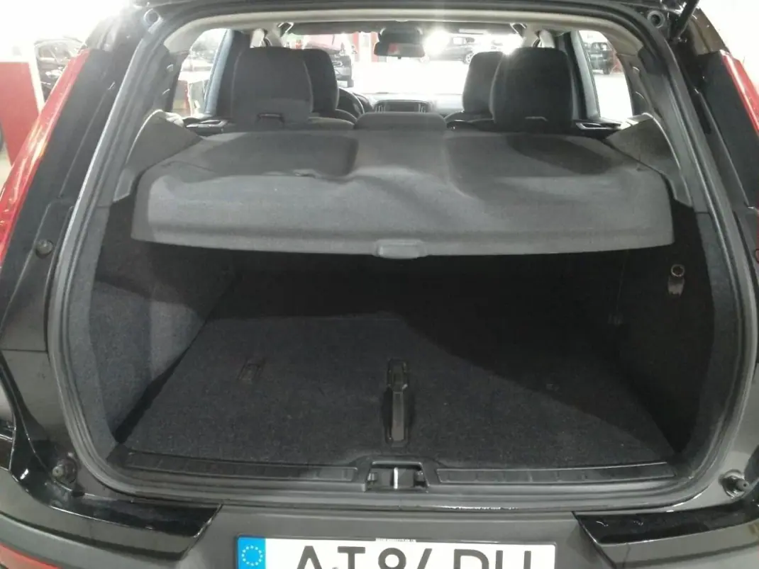 Volvo XC 40 2022 - 22499 EUR, 130121 km - AUTO.MOTO.pt - 130121km - foto 8 de 12