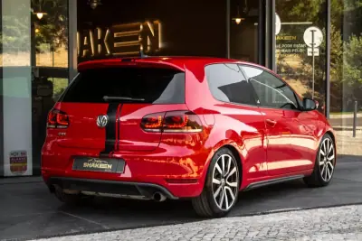 Volkswagen Golf 2011 - 14750 EUR, 178107 km - AUTO.MOTO.pt - 178107km - foto 4 de 35