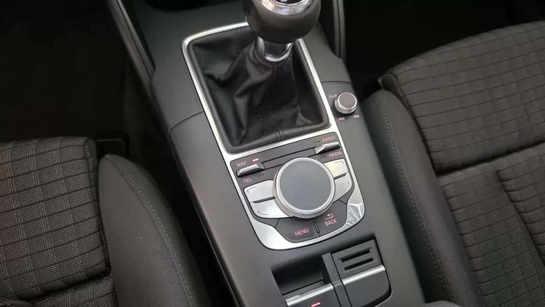 Audi A3 Sportback 2013 - 9900 EUR, 274066 km - AUTO.MOTO.pt - 274066km - foto 45 de 58