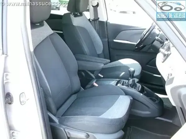 Citroën C4 Picasso 2017 - 14250 EUR, 154000 km - AUTO.MOTO.pt - 154000km - foto 11 de 21