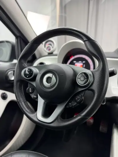 Smart ForFour 2015 - 8250 EUR, 144000 km - AUTO.MOTO.pt - 144000km - foto 16 de 21