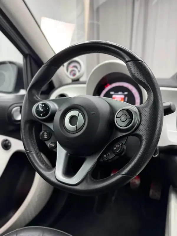 Smart ForFour 2015 - 8250 EUR, 144000 km - AUTO.MOTO.pt - 144000km - foto 16 de 21