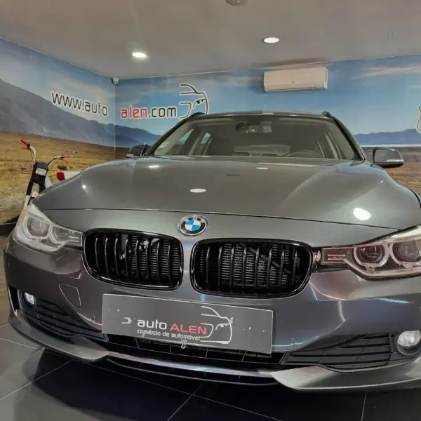 BMW 318 2013 - 14500 EUR, 225000 km - AUTO.MOTO.pt - 225000km - foto 4 de 16