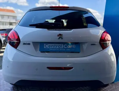 Peugeot 208 2016 - 8950 EUR, 83000 km - AUTO.MOTO.pt - 83000km - foto 9 de 25
