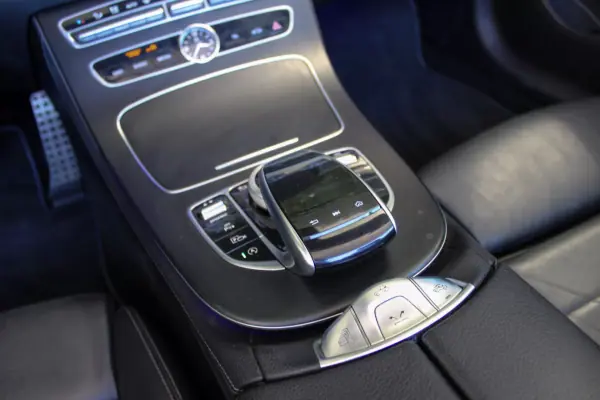 Mercedes-Benz E 220 2018 - 39900 EUR, 106000 km - AUTO.MOTO.pt - 106000km - foto 20 de 21