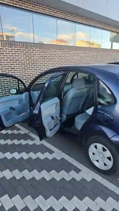 Citroën C3 2002 - 1550 EUR, 257 km - AUTO.MOTO.pt - 257km - foto 5 de 5