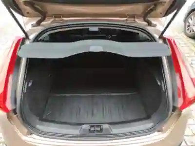 Volvo V40 Cross Country 2014 - 9900 EUR, 235000 km - AUTO.MOTO.pt - 235000km - foto 8 de 15