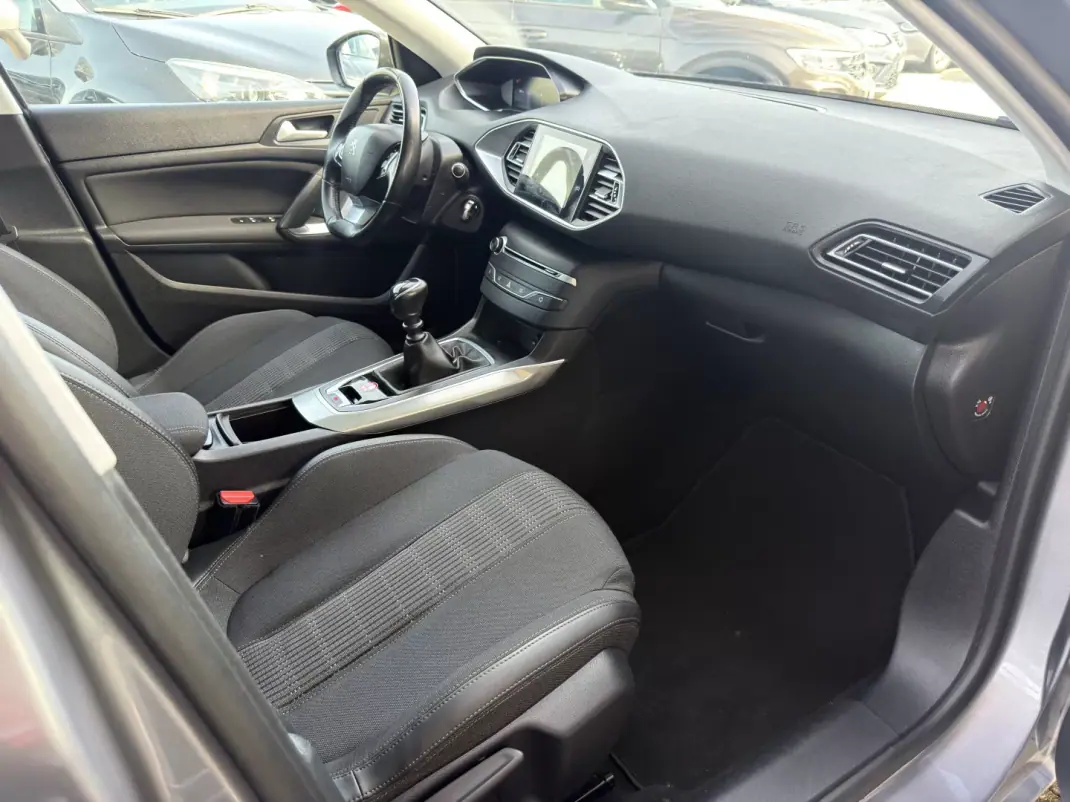 Peugeot 308 SW 2020 - 12990 EUR, 135191 km - AUTO.MOTO.pt - 135191km - foto 15 de 21