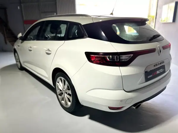 Renault Mégane 2019 - 14250 EUR, 135000 km - AUTO.MOTO.pt - 135000km - foto 3 de 37