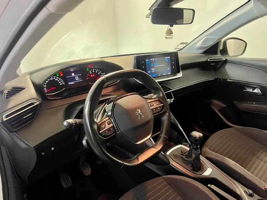 Peugeot 208 2020 - 11900 EUR, 177000 km - AUTO.MOTO.pt - 177000km - foto 10 de 28