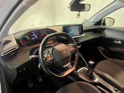 Peugeot 208 2020 - 11900 EUR, 177000 km - AUTO.MOTO.pt - 177000km - foto 10 de 28