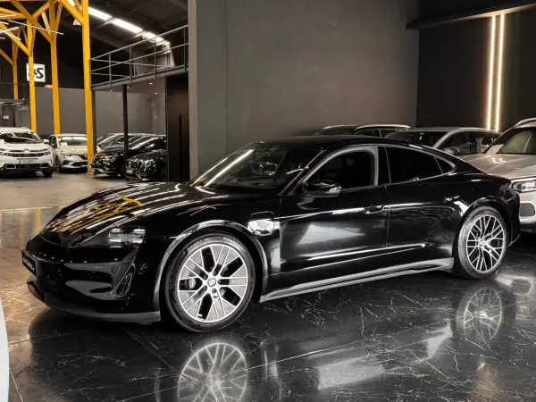 Porsche Taycan 2023 - 76875 EUR, 39100 km - AUTO.MOTO.pt - 39100km - foto 11 de 36