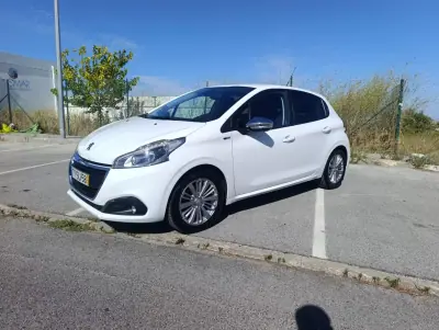 Peugeot 208 2017 — photo 2 of 20