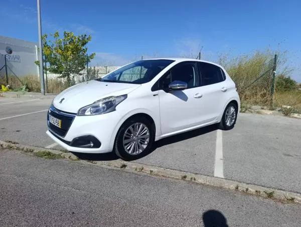 Peugeot 208 2017 — photo 2 of 20