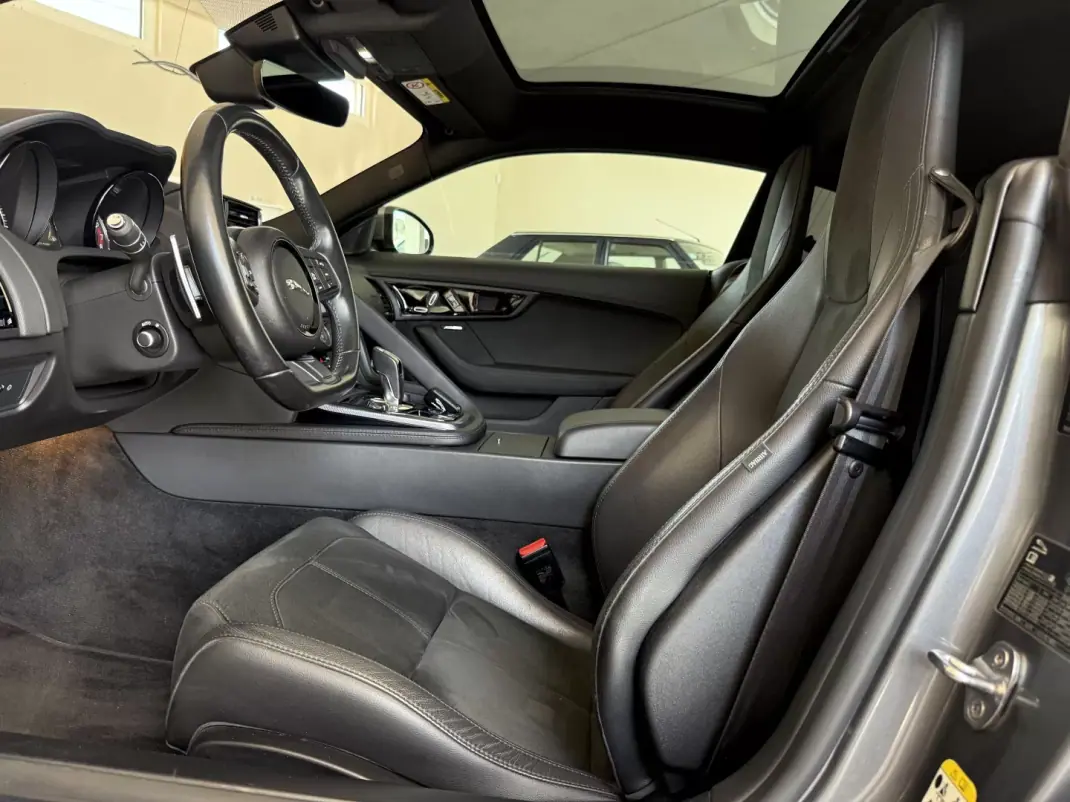 Jaguar F-Type 2018 - 46000 EUR, 64300 km - AUTO.MOTO.pt - 64300km - foto 86 de 135