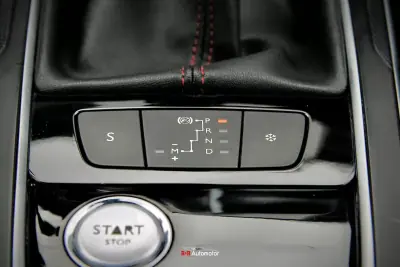 Peugeot 308 2018 - 14750 EUR, 218000 km - AUTO.MOTO.pt - 218000km - foto 25 de 42